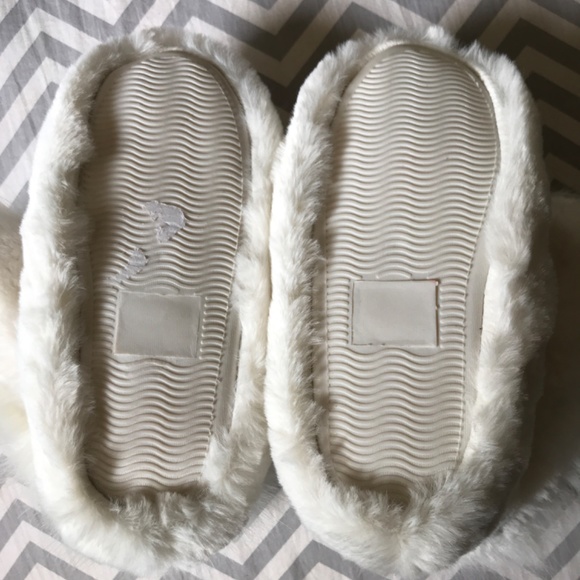 🌻5/30$!! NWT! Super Soft and Fluffy Luxurious Slippers Perfect Gift! - Picture 7 of 8